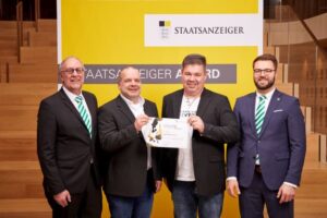 Platz 2 in der Kategorie Digitalisierung mit Vertretern der Gemeinde Buchen.