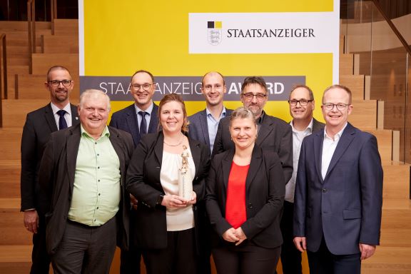 Platz 1 Kultur und Tourismus, die Bürgermeister und weitere Vertreterinnen der beteiligten Kommunen