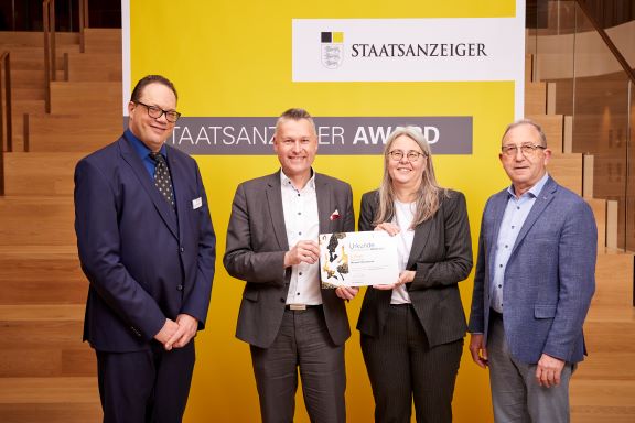 Platz 3, Stadt Mengen mit Bürgermeister Bubeck und 2 weiteren Vertretern der Stadt.