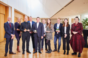 Staatsanzeiger Award 2021 Preisverleihung: Gruppenbild mit allen Preisträgern