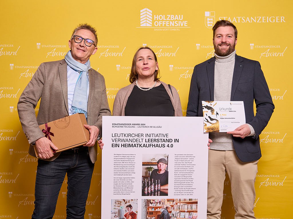 Gruppenbild der 3. platzierten des Staatsanzeiger Awards 2024 aus der Kategorie Bürgerbeteiligung.
