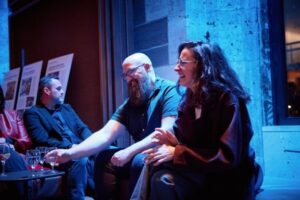 Teilnehmende sitzen im Publikum und verfolgen die Verleihung des Staatsanzeiger Awards 2025 in einem Veranstaltungsraum.