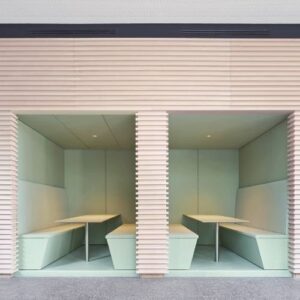 Moderne Sitznischen im Innenbereich des Landratsamts Waiblingen