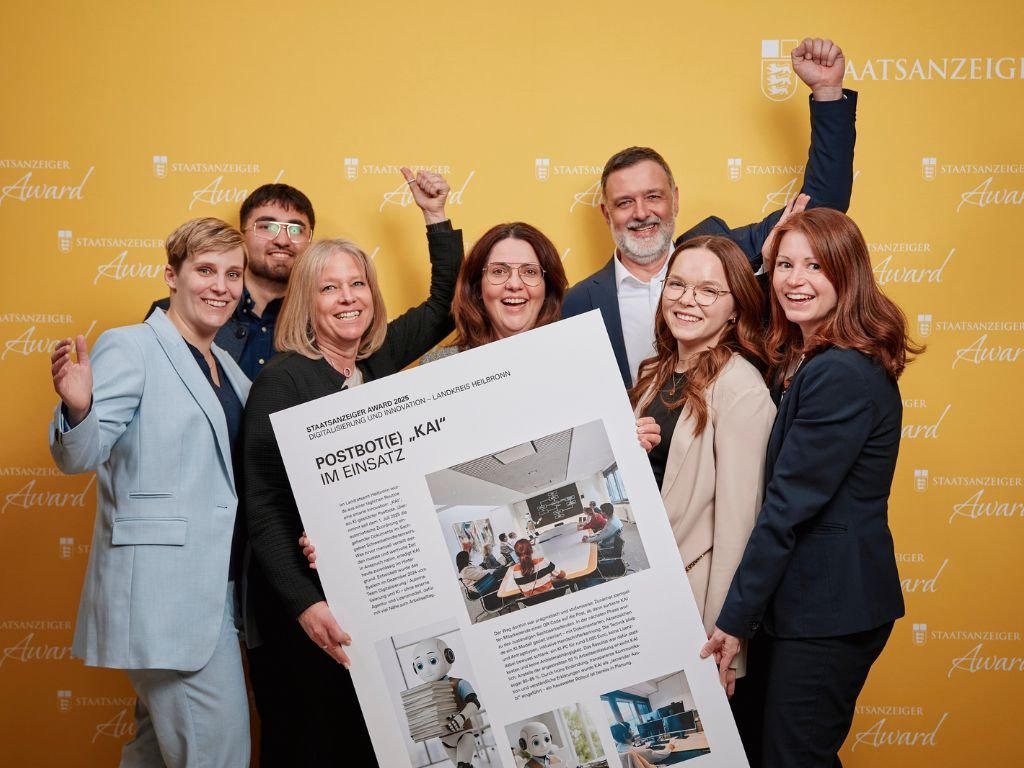 Team des Landkreises Heilbronn präsentiert Projekt „Postbote Kai“ beim Staatsanzeiger Award 2025
