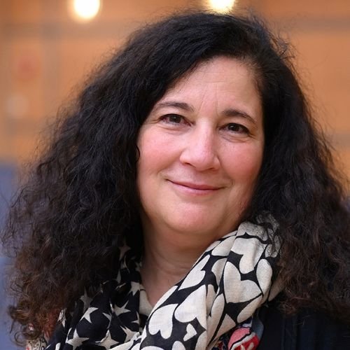 Porträt einer Frau aus der Jury des Staatsanzeiger Awards